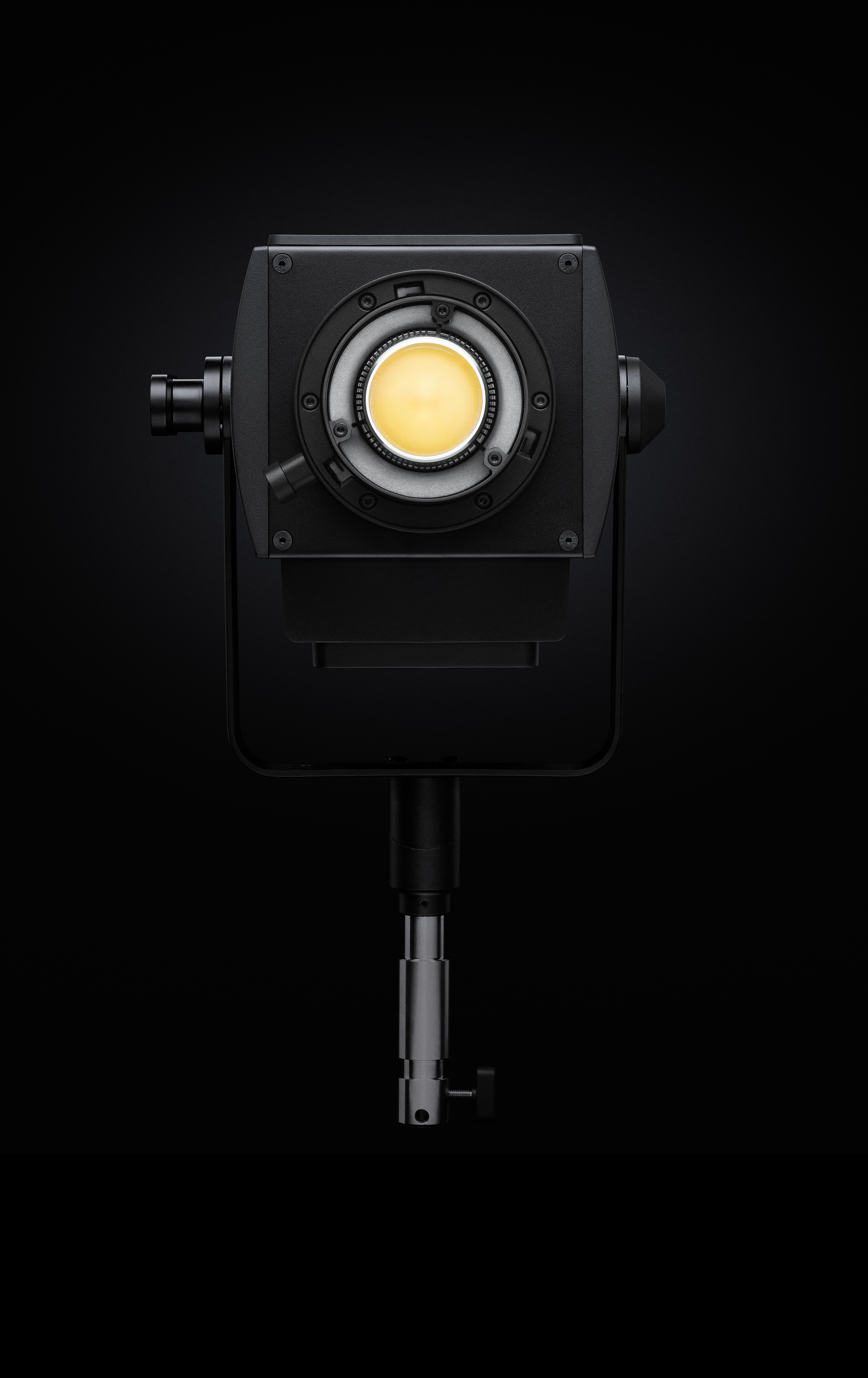 Profoto L1600D alternate angle